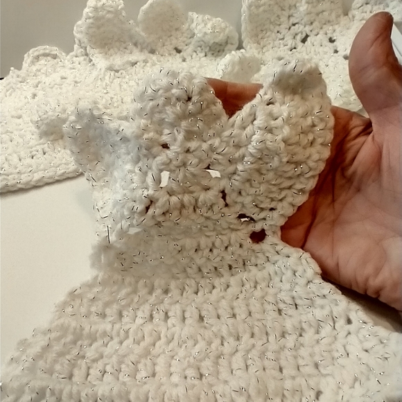 Crocheted Angels 4 handmade white metallic yarn - Picture 4 of 8